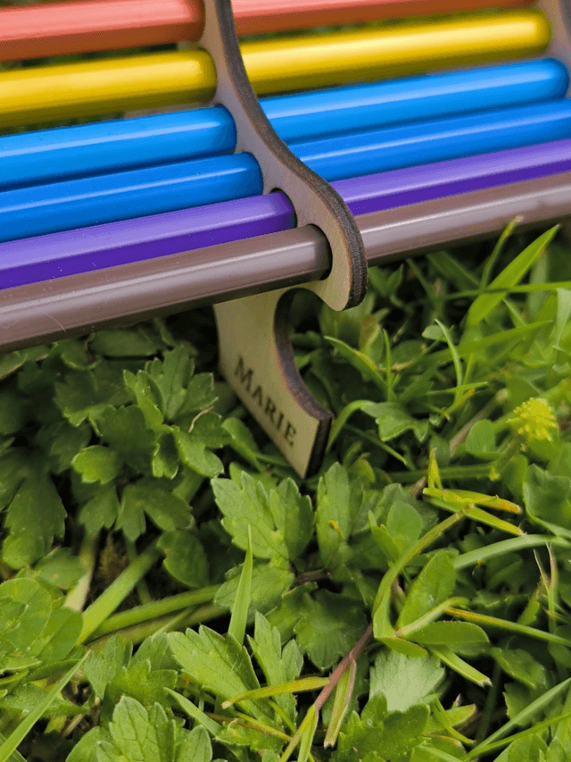 Banc à crayons de couleur