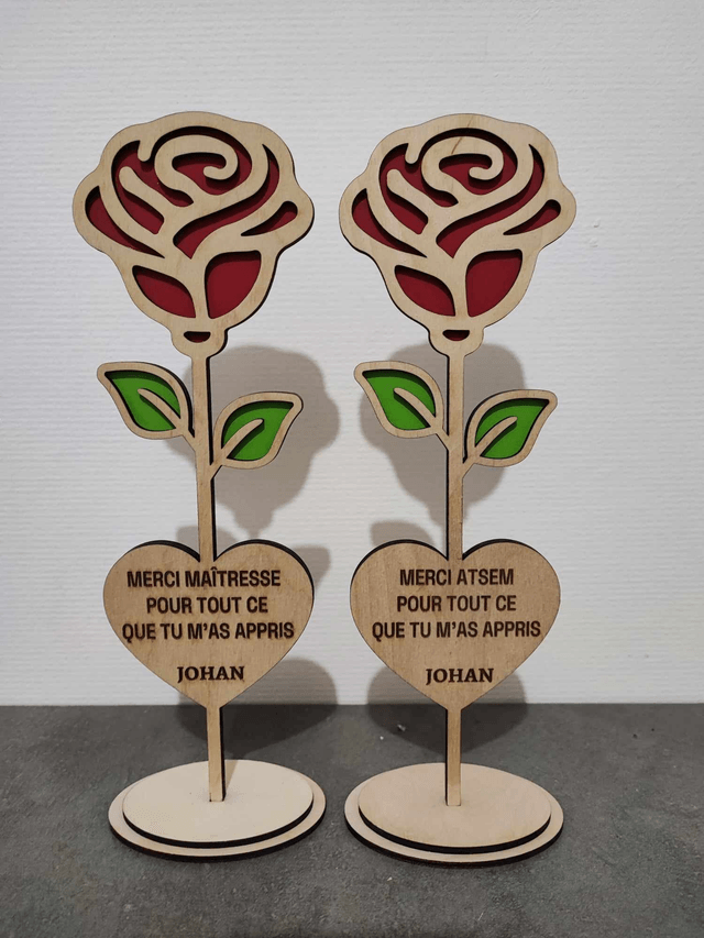 Rose relief avec cœur "Maitresse, Atsem"