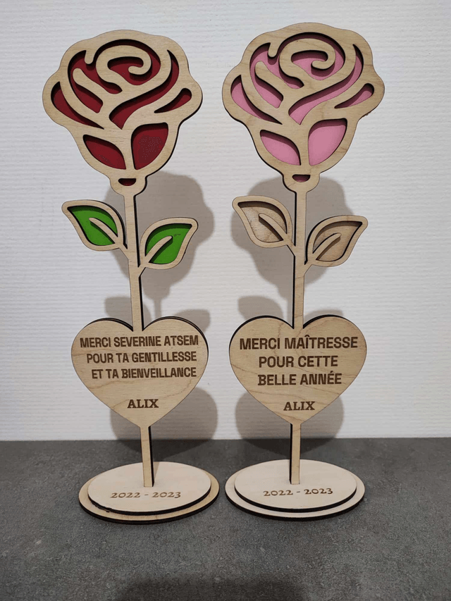 Rose relief avec cœur "Maitresse, Atsem"